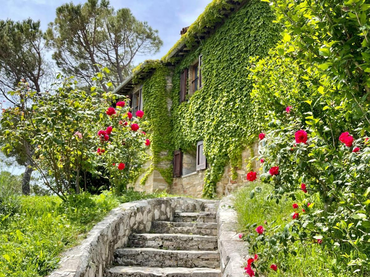 La Panoramica Gubbio - Maison De Charme - Casette E Appartamenti Self Catering Per Vacanze Meravigliose! Exterior photo