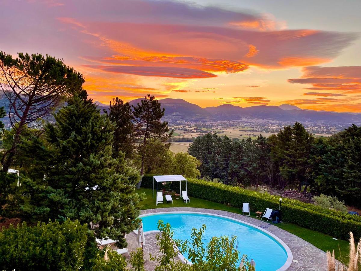 La Panoramica Gubbio - Maison De Charme - Casette E Appartamenti Self Catering Per Vacanze Meravigliose! Exterior photo